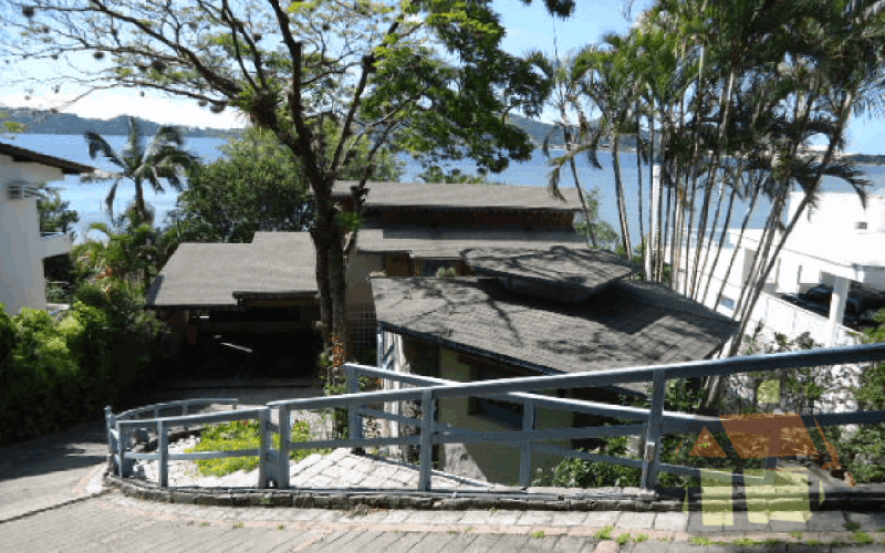 Imóveis à venda em frente a Lagoa da Conceição em Florianópolis, SC