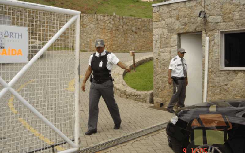 Alta segurança em imóvel de alto padrão