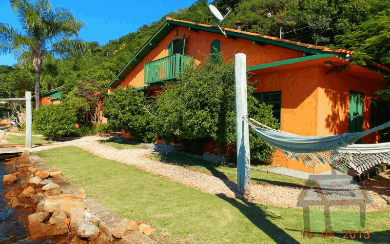 Venda de casas em frente a Lagoa da Conceição em Florianópolis