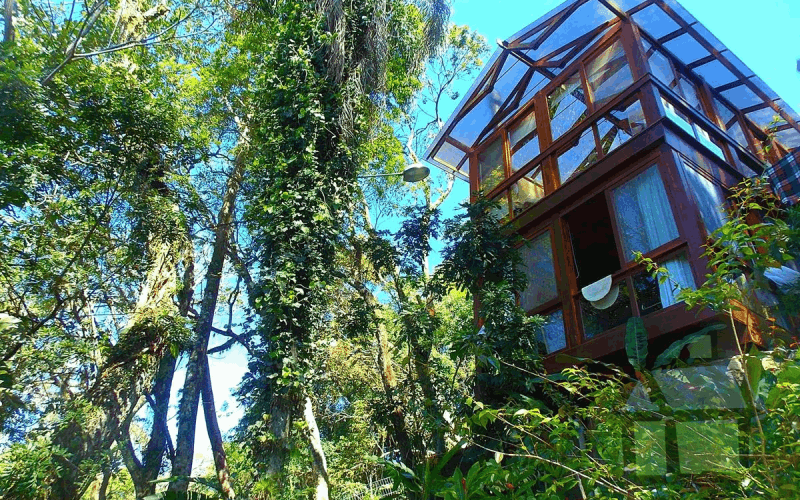 Magnífica propriedade em frente a Lagoa da Conceição, pé-na-água