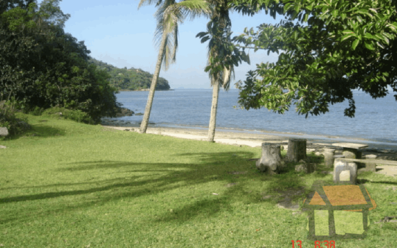 Terrenos à venda em frente ao mar na Praia de Sambaquí em Florianópolis