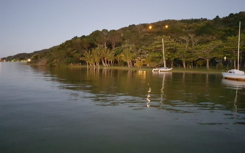 Linda propriedade na lagoa da conceicao pe na agua para venda