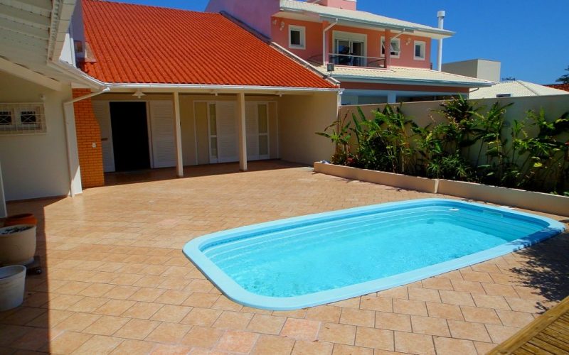 Locacao de casas de alto padrao em florianopolis com piscina