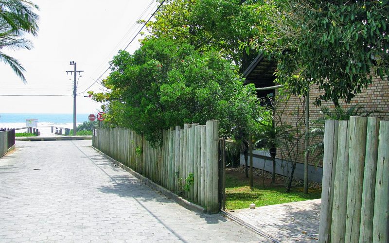 Venda de casa em frente a praia em bombinhas sc