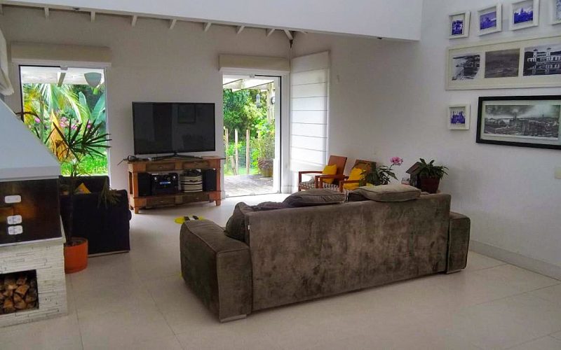 Vendo casa em alto padrao em condominio fechado no norte de florianopolis