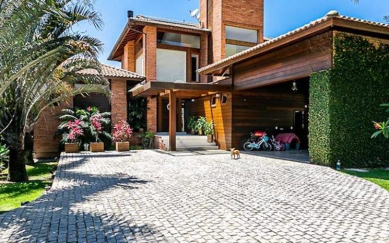 Vendo linda casa em condominio fechado em florianopolis