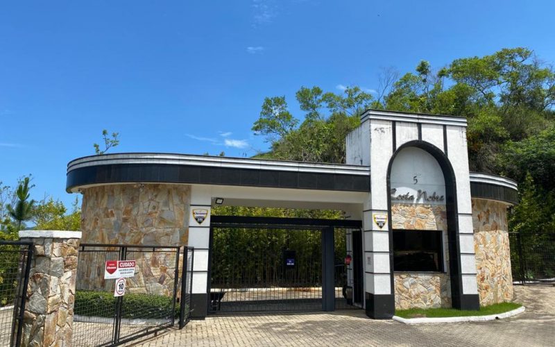 Lote a venda em condominio fechado em florianopolis