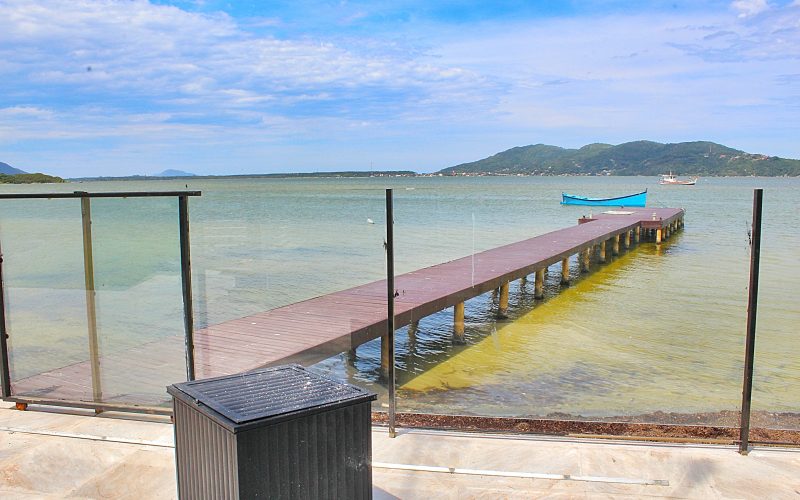 Vendo casa de luxo pe na agua na lagoa