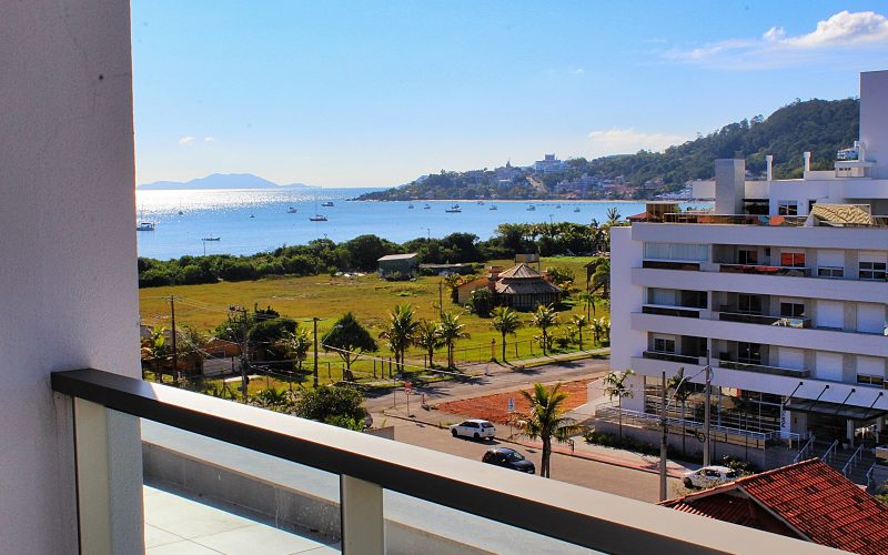 Vendo cobertura com vista para o mar em jurere